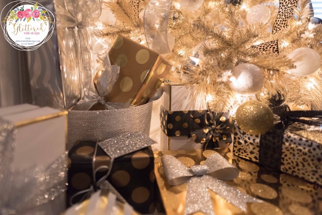 Christmas 2016: Breakfast Room Decor - Glittered with Design Blog